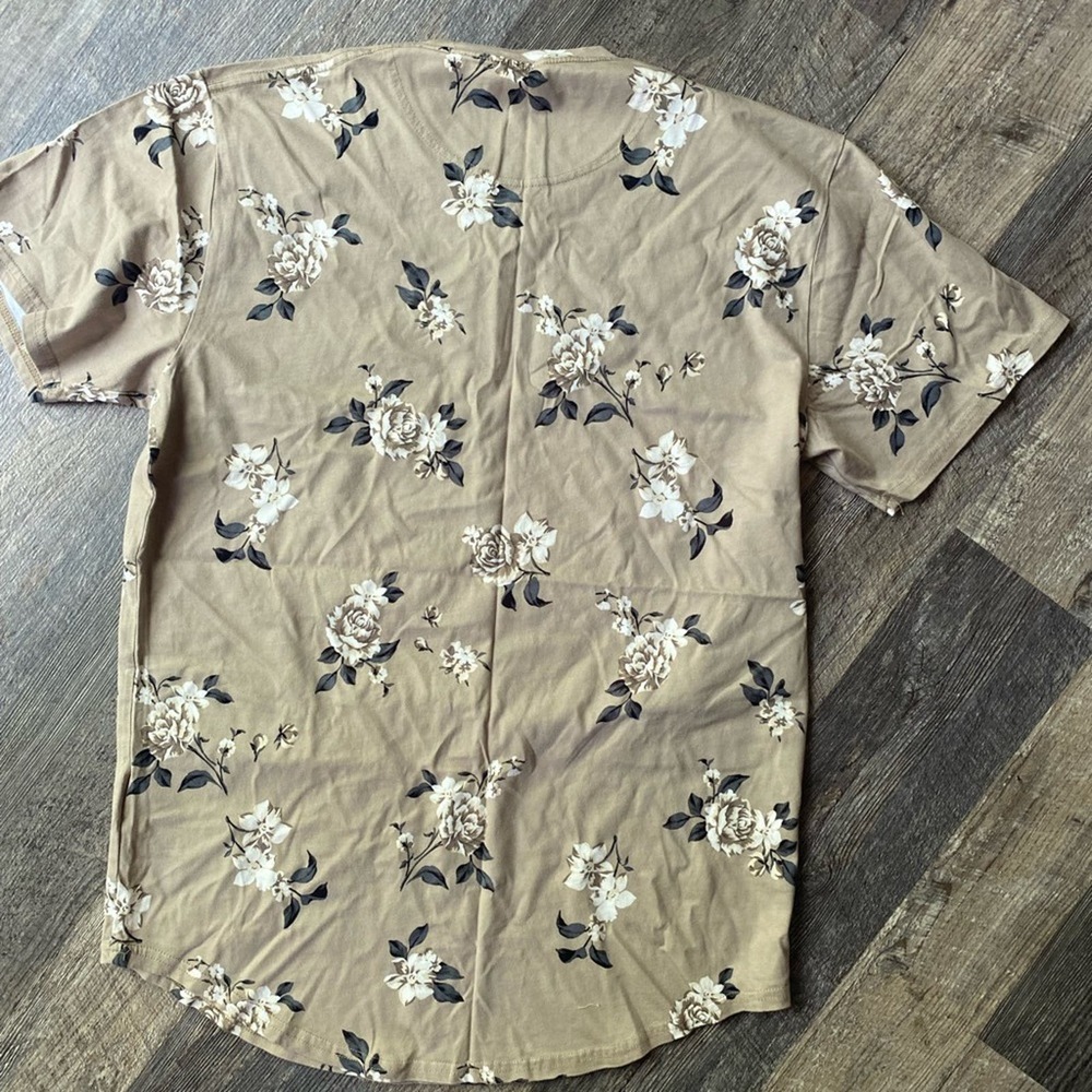 ⚡️Hollister Floral Curved Hem Longline Fit - Picture 10 of 10